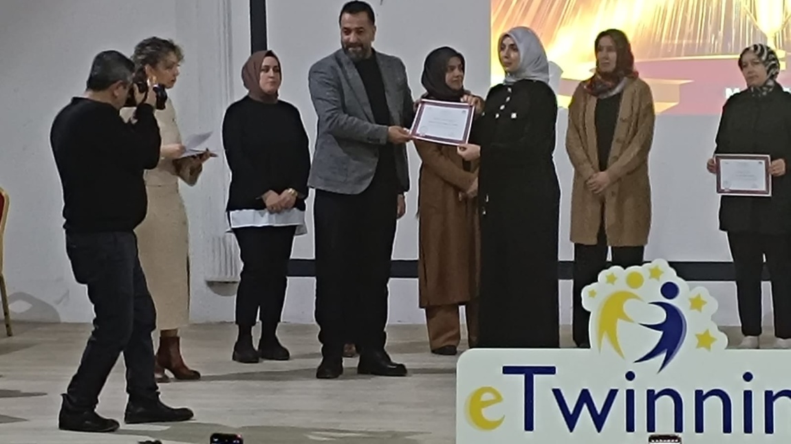 eTwinning Başarı Ödülleri Malatya da düzenlenen törenle öğretmenlere verildi.